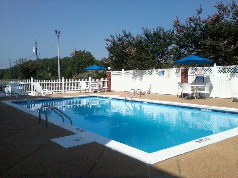 Holiday Inn Express And Suites Montgomery By Ihg Exterior photo