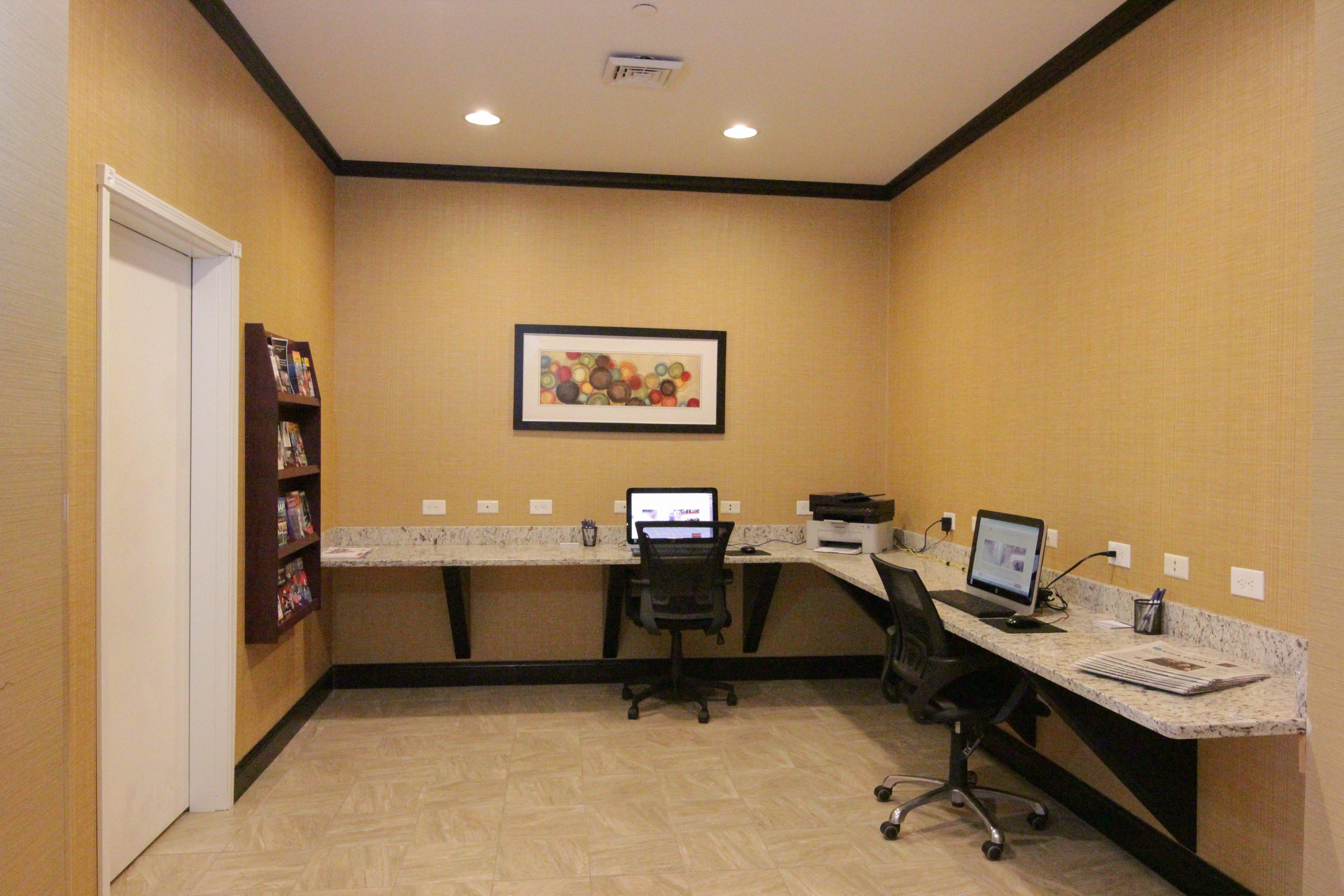 Holiday Inn Express And Suites Montgomery By Ihg Exterior photo