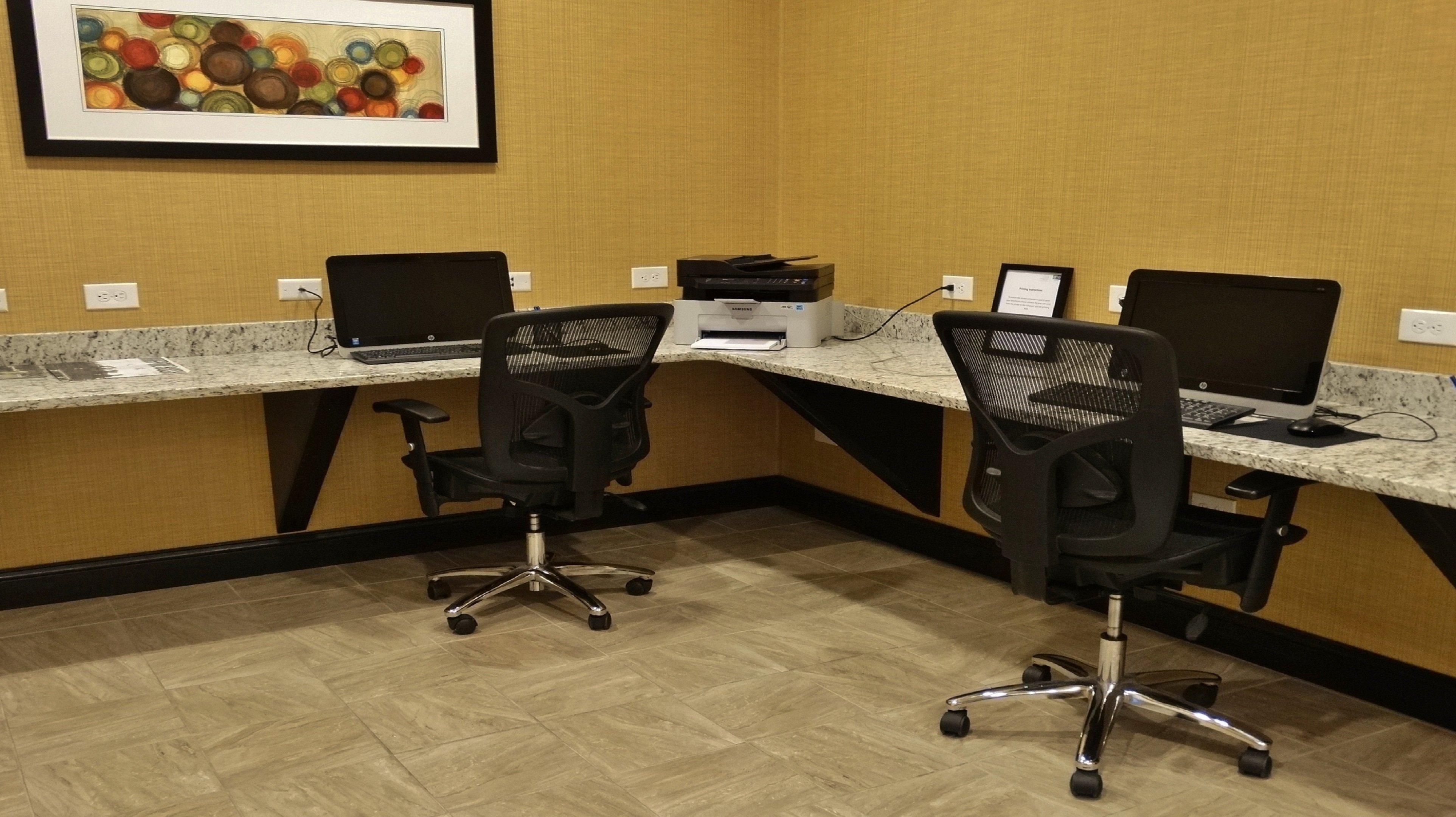 Holiday Inn Express And Suites Montgomery By Ihg Exterior photo
